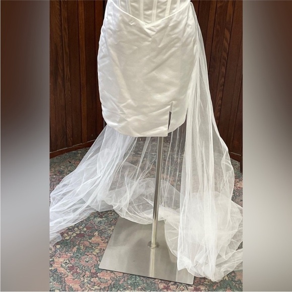 White Satin Bridal Mini Dress w/Removable Train – Vegas, Destination, Modern S/M - Picture 13 of 15